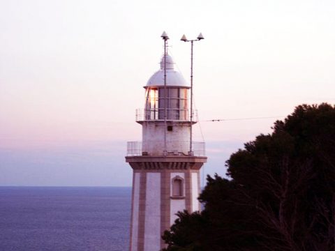 Far del Cap de la Nau en una posta de sol