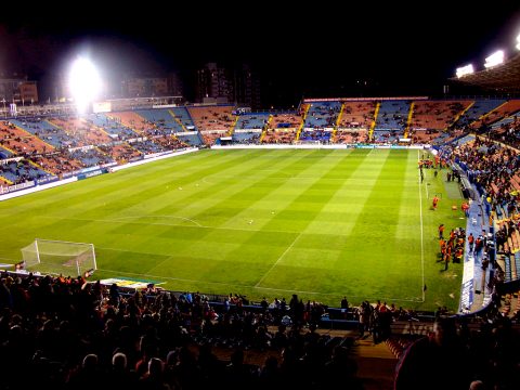 Estadi del Llevant en una nit de partit