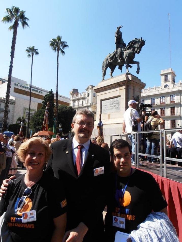 alabarta_real_i_bellvis_als_peus_del_rei_en_jaume