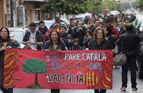 pancarta_catalanista_colege_pare_catala_elpais