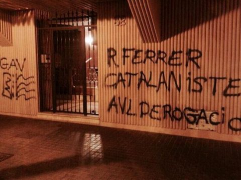 pintadas-ferrer-academia-valenciana-llengua_eldiario