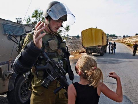 palestina_jove_i_soldat_enlacejudio