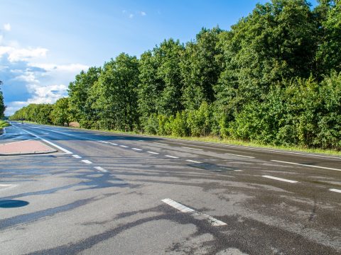 carretera_pixabay-roman_polyanyk_71