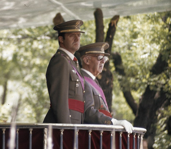 1280px-generaal_franco_rechts_en_prins_juan_carlos_wiki-mr