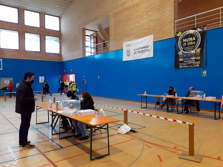 eleccions_al_parlament_de_catalunya_2021_a_riudoms_wiki-jordi_g