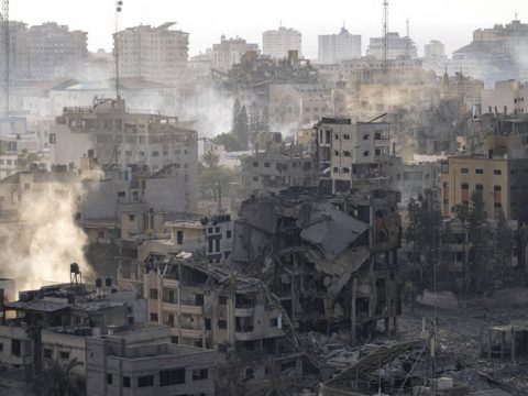 la-ciudad-de-gaza-arrasada-por-los-bombardeos-lanzados-por-israel-tras-la-ofensiva-de-hamas_f7b858b9_ap23284511730844_231013121430_800x533